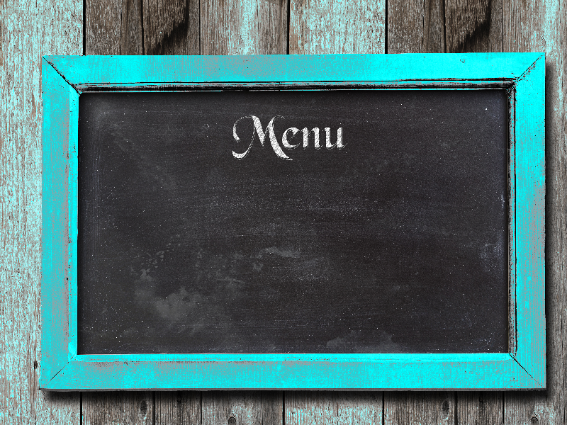 Thực đơn bảng đen: Chiếc bảng đen tuyệt đẹp đang chờ đón bạn đến để khám phá những danh sách đầy đủ của nhà hàng. Với các loại phông chữ sáng tạo, những món ăn của nhà hàng trở nên đặc sắc và thu hút hơn bao giờ hết. 